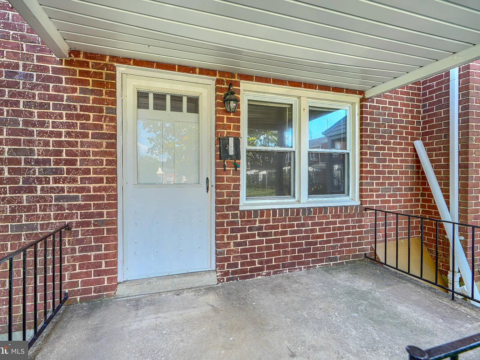 3 bed, 1.0 bath, 1452 sqft, $1,950 — Photo 3