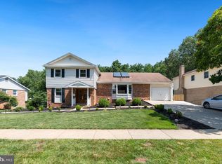 8121 Briar Creek Dr, Annandale, VA 22003