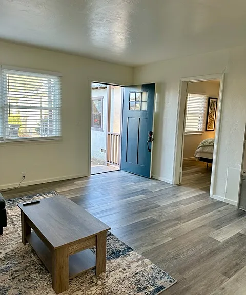 430 E Line St — Photo 6