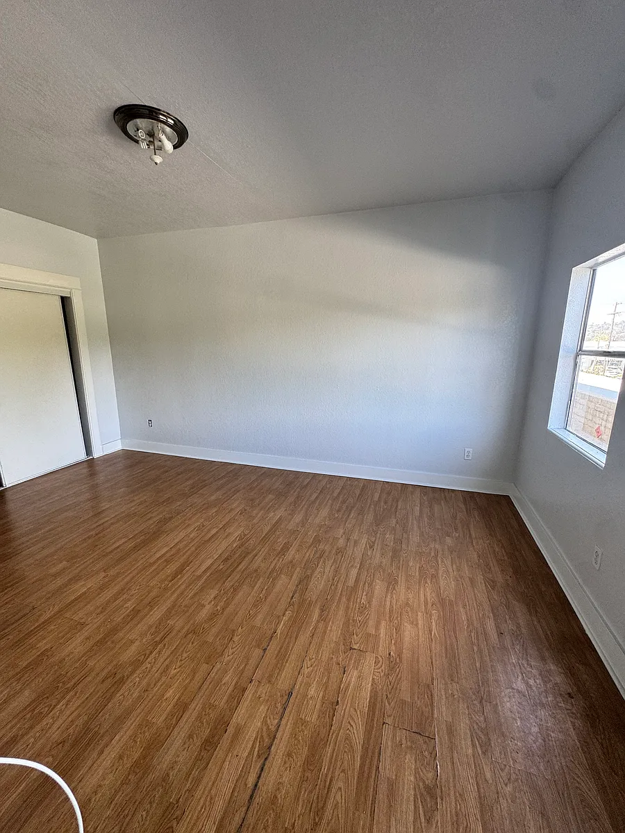 Building Photo - 1936 Cypress Ave #17
