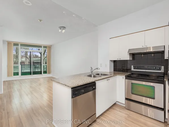 231 Fort York Blvd #223, Toronto, ON M5V 1B2