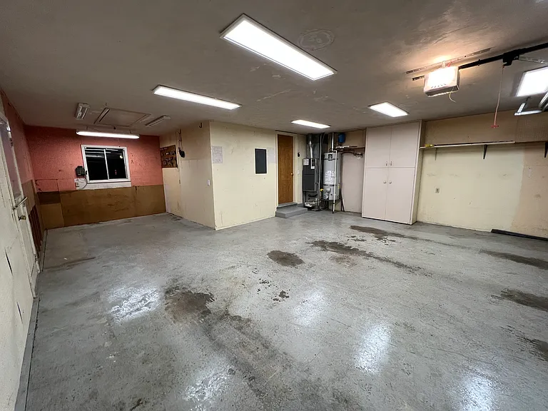266 NW Douglas St — Photo 27