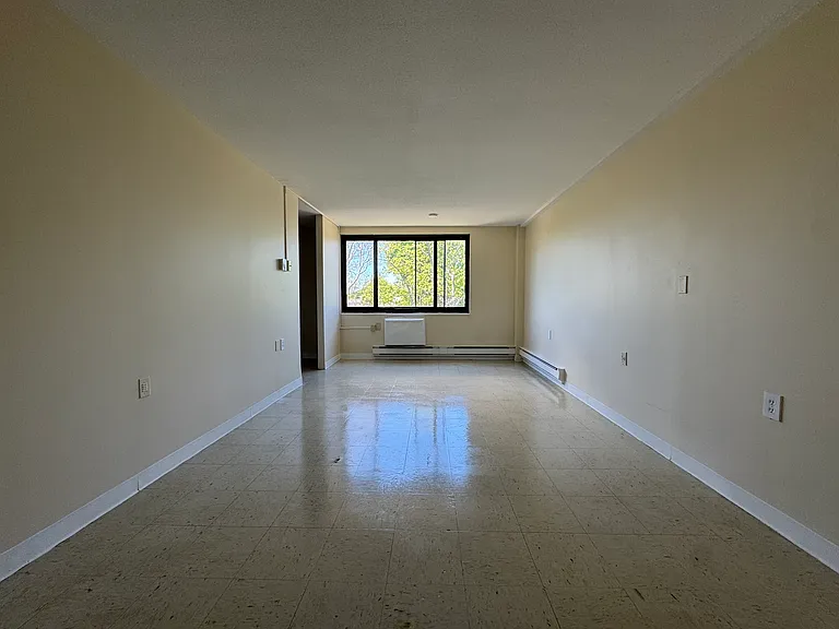 10-345 S Marshall St — Photo 4