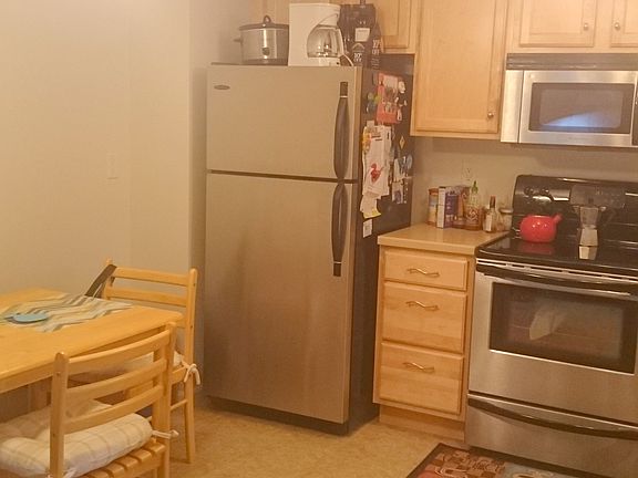 Eat-in kitchen