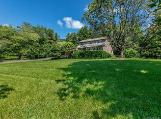 2 Arrow Pl, Asheville, NC 28805