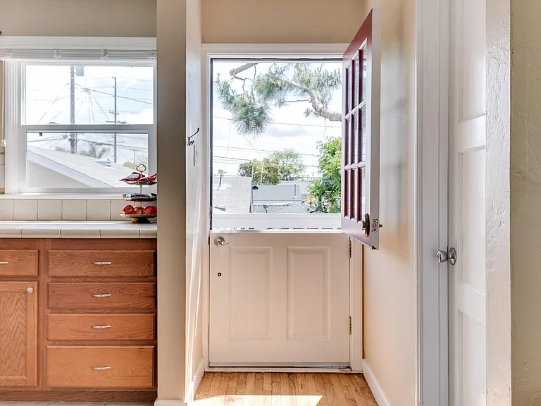 1458 N Newport Ave #2 — Photo 8