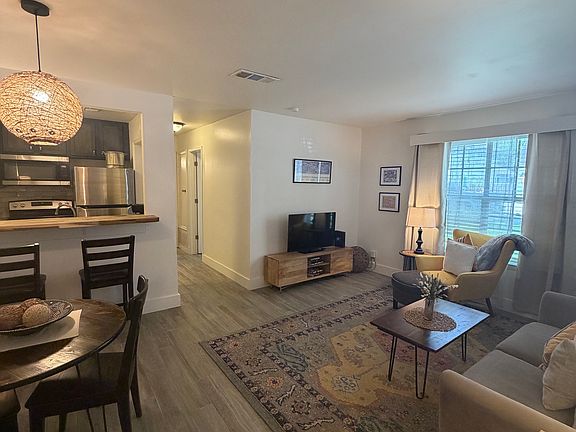 2nd image of 1015 Lafontaine Ave #A