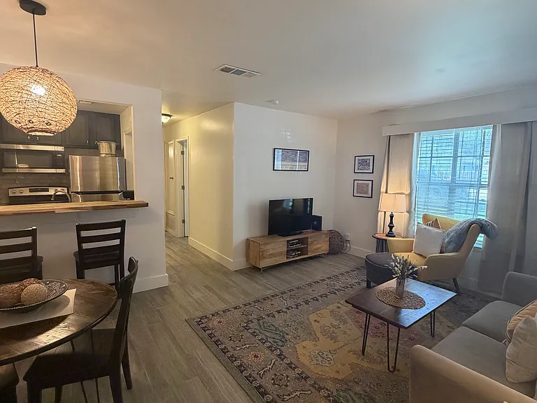 1015 Lafontaine Ave #A — Photo 2