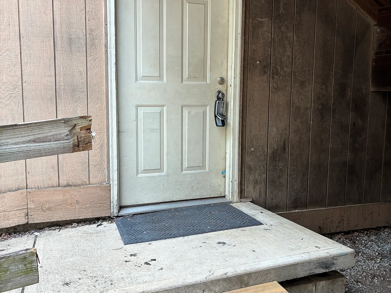 2 bed, 750 sqft, $900 — Photo 1