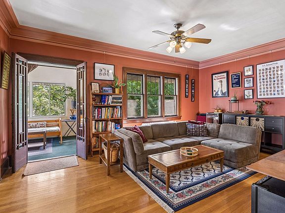 4th image of 3904 Thomas Ave S #202
