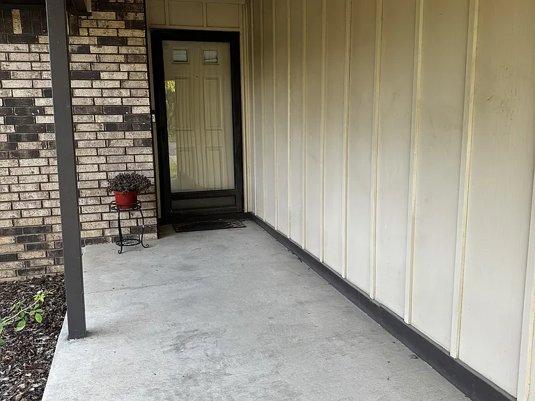 5702 Kentford Cir — Photo 2