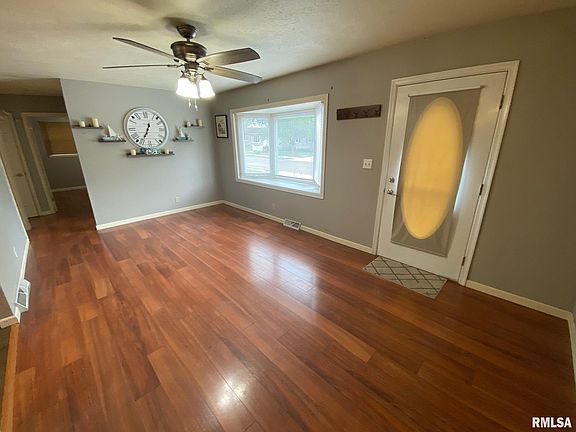 3rd image of 2027 Windsor St