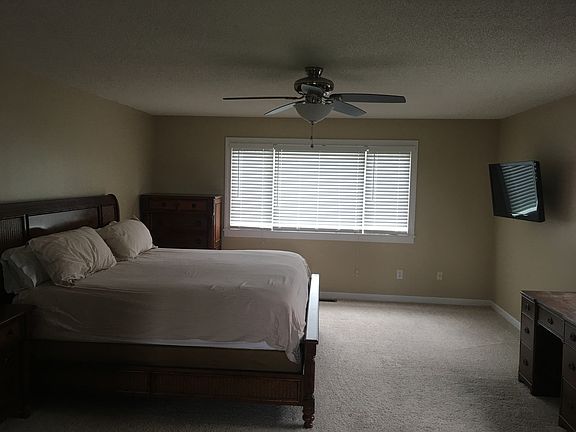 4th image of 834 Chase Dr