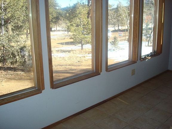 3rd image of 207 Saddlestring Rd