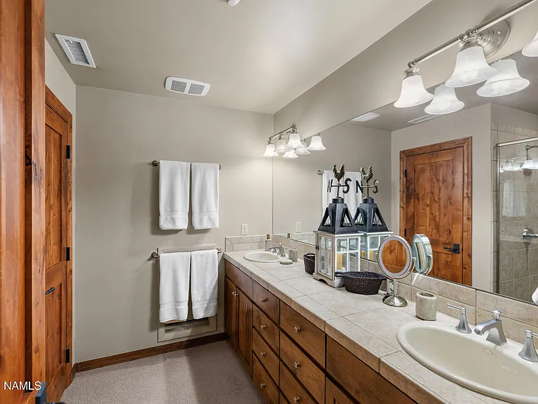 1704 E Trade Winds Ct — Photo 19