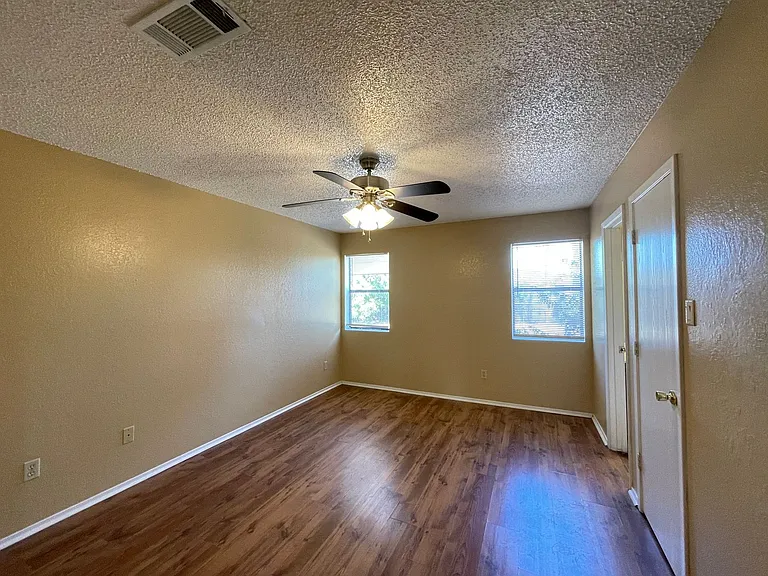 2806 Derby Dr — Photo 17