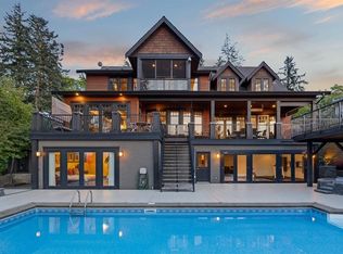 2737 Crescent Dr, Surrey, BC V4A3J9