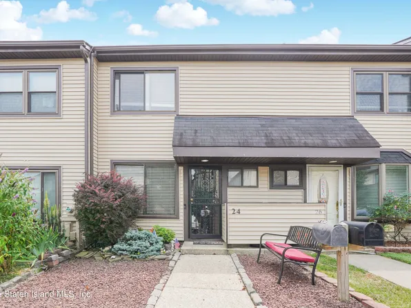 24 Locust Ct, Staten Island, NY 10309