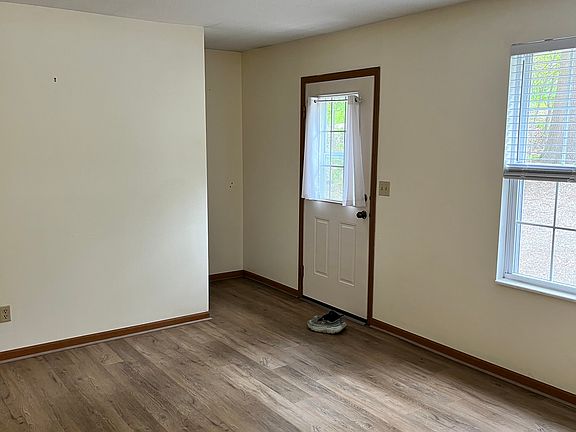 2nd image of 3084 Moffett Rd