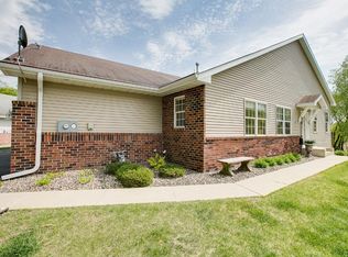 8042 Autumn Ridge Way, Chanhassen, MN 55317