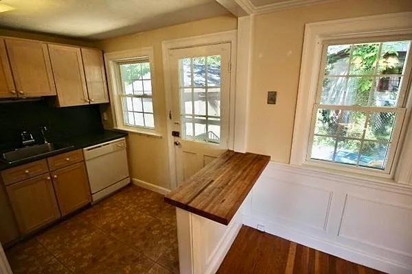 20 Orlando Ave — Photo 12