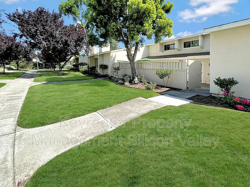3 bed, 2.0 bath, 1470 sqft, $4,495 — Photo 3