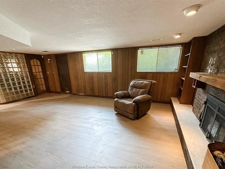 377 Fairway Cres — Photo 18