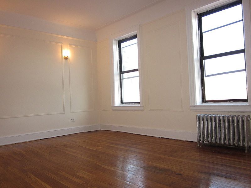 1st image of 14403 Barclay Ave APT 6G