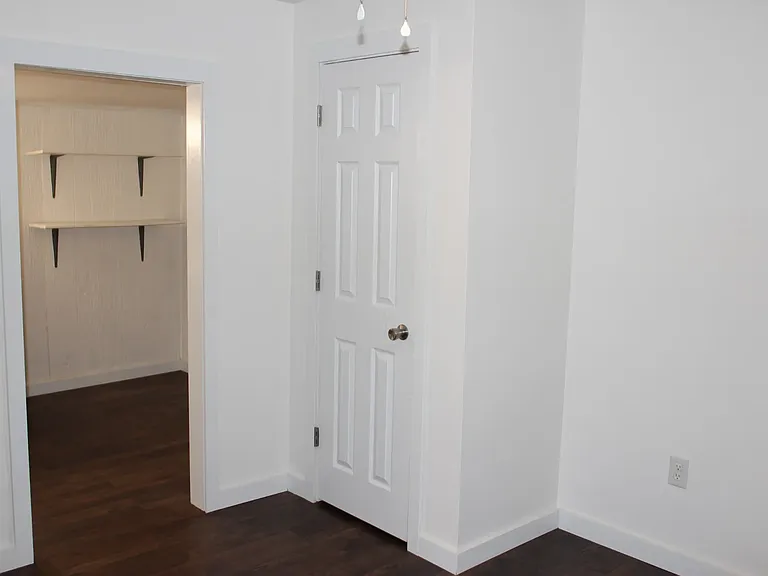 225 Smith St — Photo 13