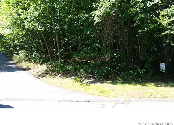 4th image of 22 Brook Hill Dr