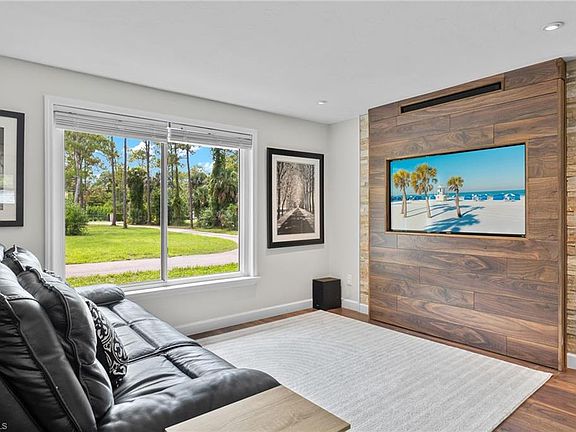 5th image of 210 29th St SW