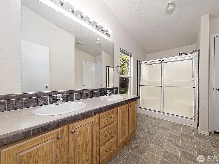 221 SE Fuchsia Ave — Photo 6