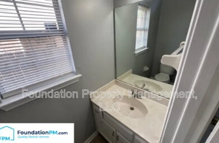 1530 Estacada Way — Photo 10