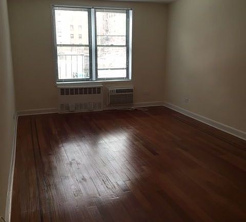 5th image of 3135 Crescent St APT 6N
