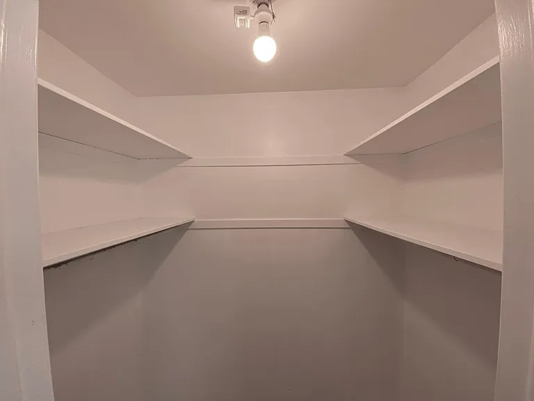 652 S Shore Ct — Photo 12