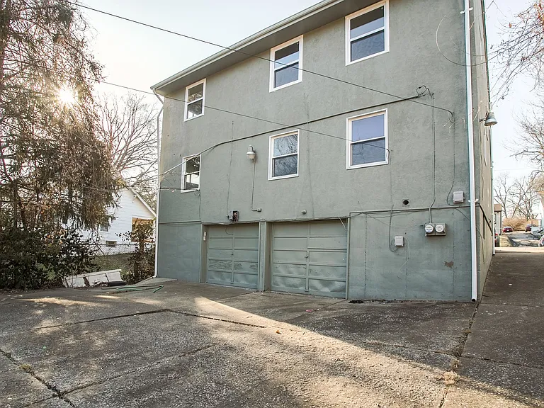 3604 E 61st St — Photo 28