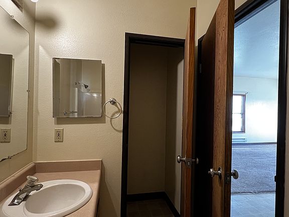 5th image of 323 3rd St #11253681