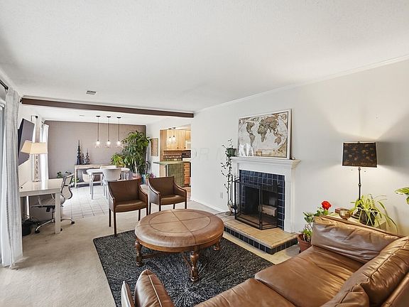 4th image of 1404 Lake Shore Dr APT C