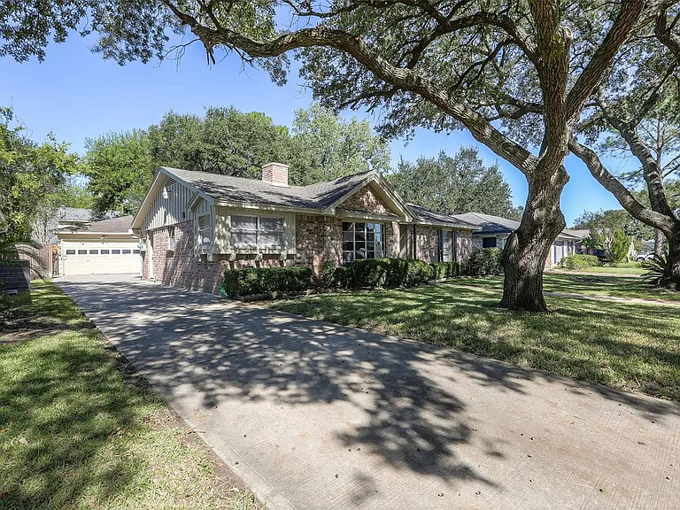 11402 Brook Meadows Ln — Photo 1