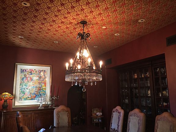 Dining Room Plush Ceiling