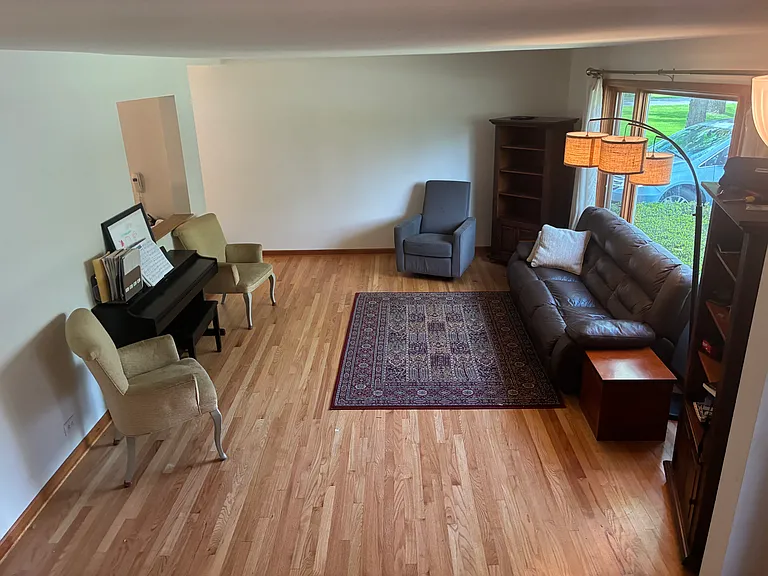 7915 Howard Ave — Photo 9