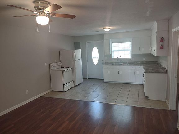 3rd image of 302 Dobbins Pike #302
