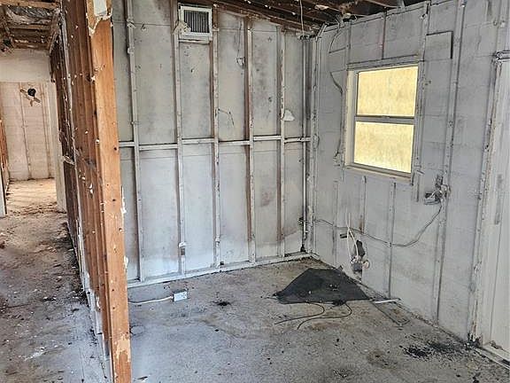 2nd image of 2814 PALMADELIA AVENUE