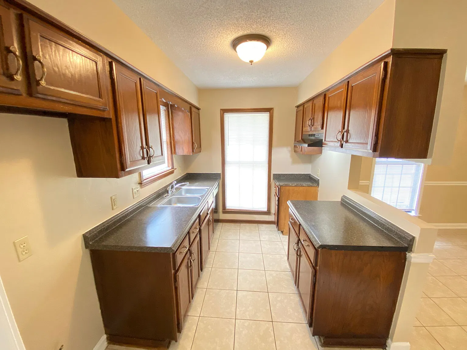 4542 Sandy Park Dr — Photo 3