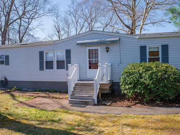 27 Aspen Cir, Rockland, MA 02370
