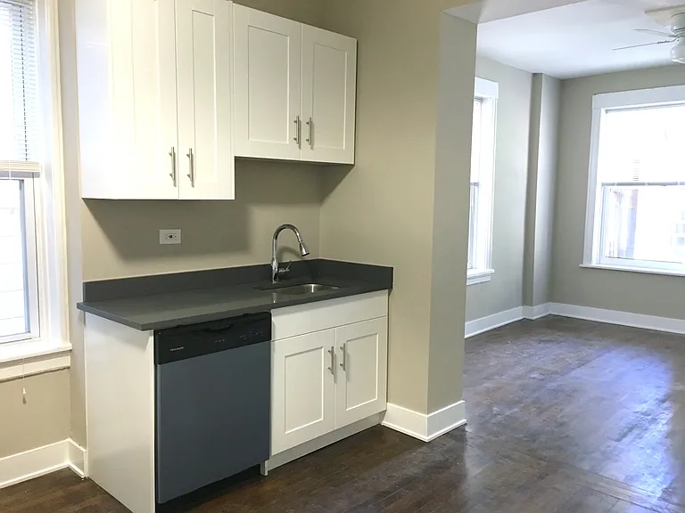 1810 N Paulina St — Photo 7