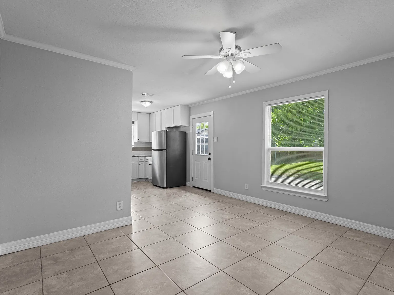 3 bed, 1111 sqft, $1,500 — Photo 4