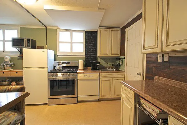 Sold by CENTURY 21 AA Realty | media 11
