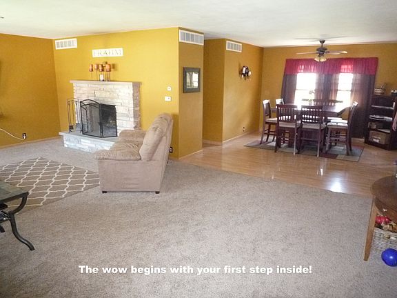 3rd image of 104 E Barck Ave
