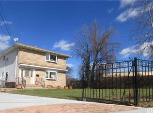 11 Bentley Rd, Amityville, NY 11701